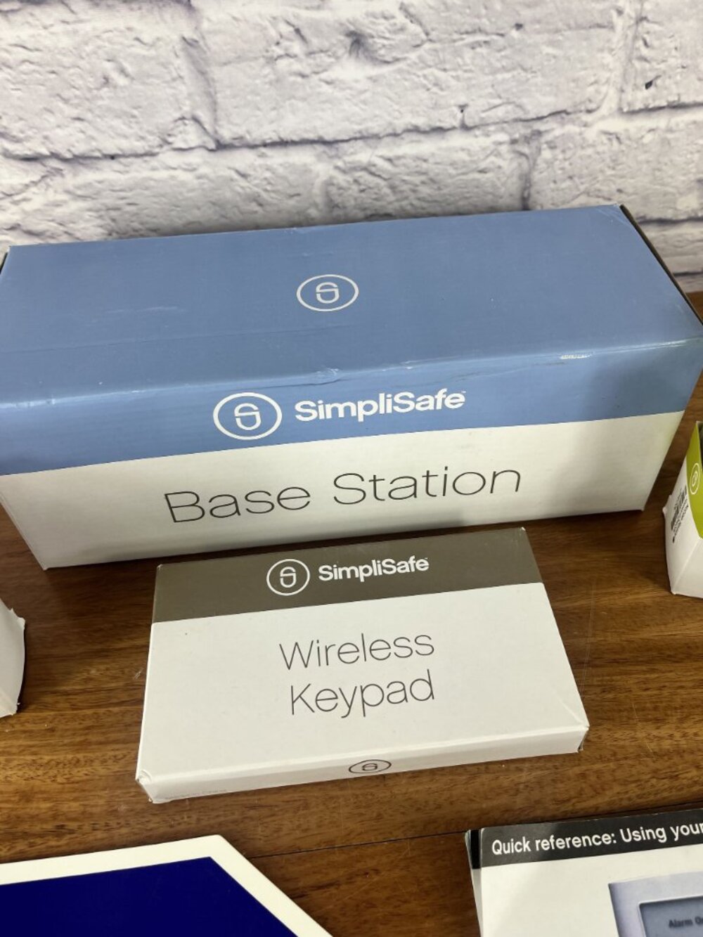 SimpliSafe Wireless Home Security System GEN 1 LOT Base, 2 Motion, Keypad, Siren - Picture 6 of 13